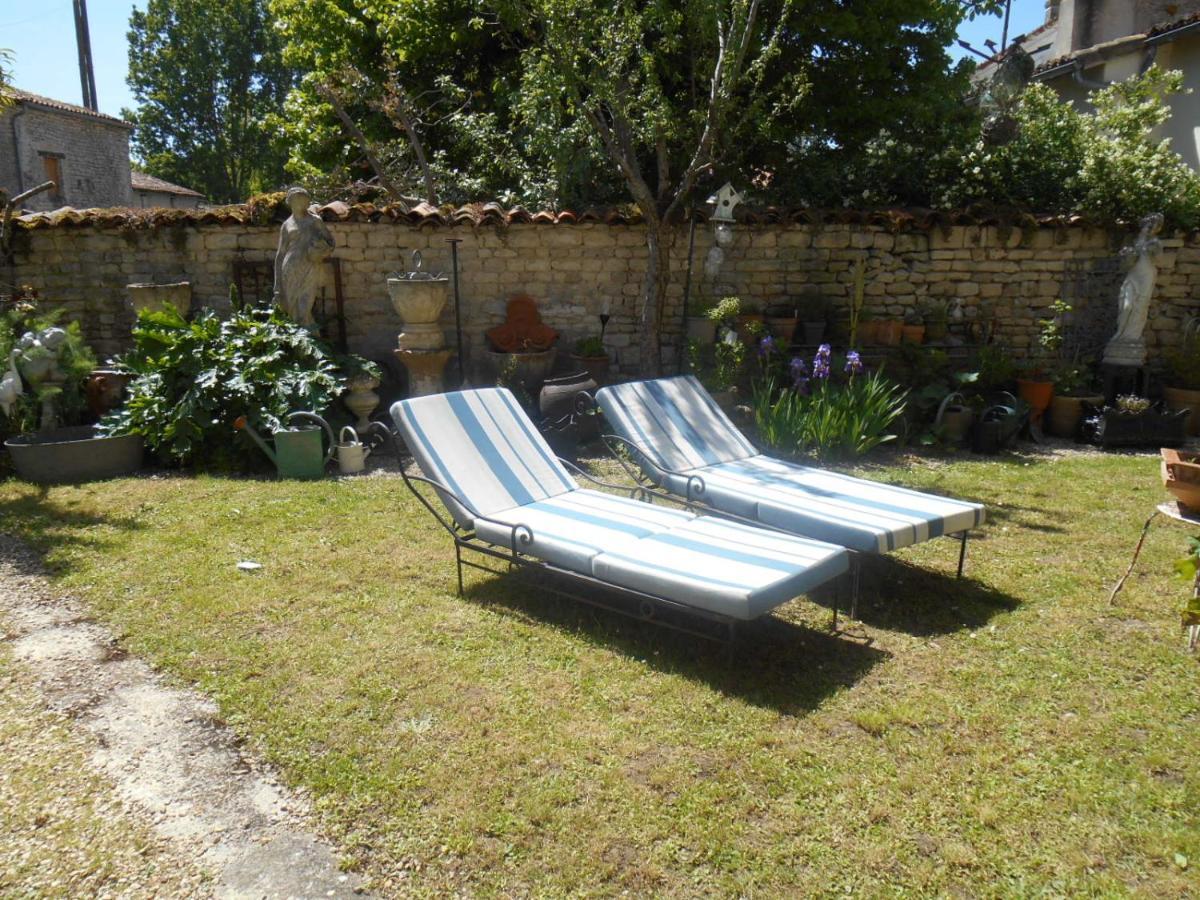 Le Vieux Prieure Bed & Breakfast Cressé Exterior foto